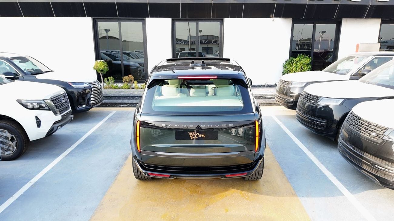لاند روفر رينج روفر AUTOBIOGRAPHY P530 | Belgravia Green | Black Roof | White Interior | Shadow Exterior Package | GCC Specs