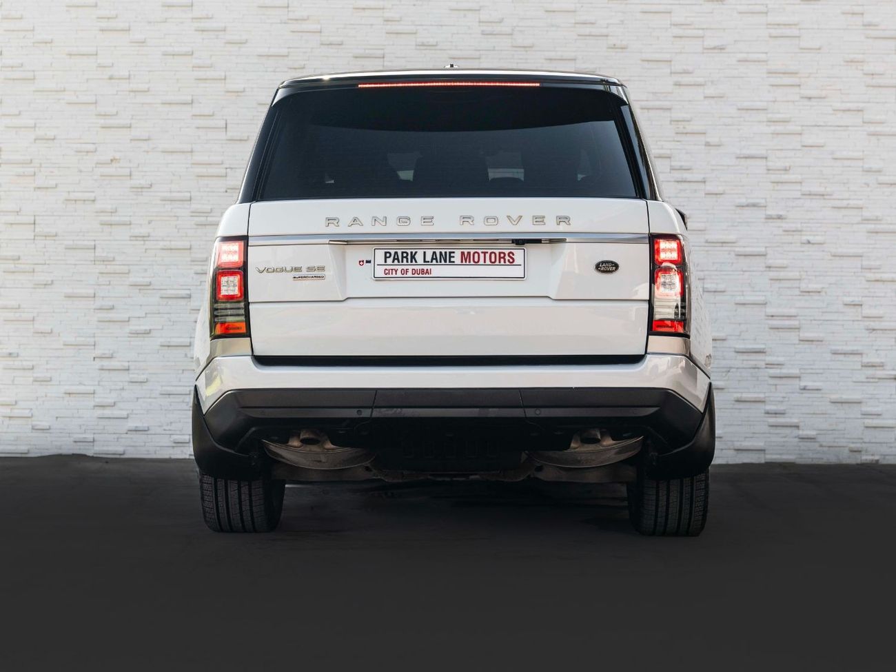 لاند روفر رينج روفر CASH OFFER!!! RANGE ROVER VOGUE HSE 5L V8 AWD LE • GCC SPECS • PRISTINE CONDITION