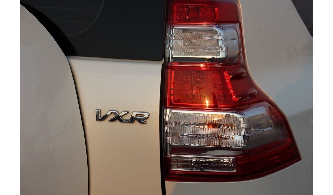 Toyota Prado VXR 4.0L 4WD Toyota Prado VX.R / 2017 / GCC / Free Accident / V6