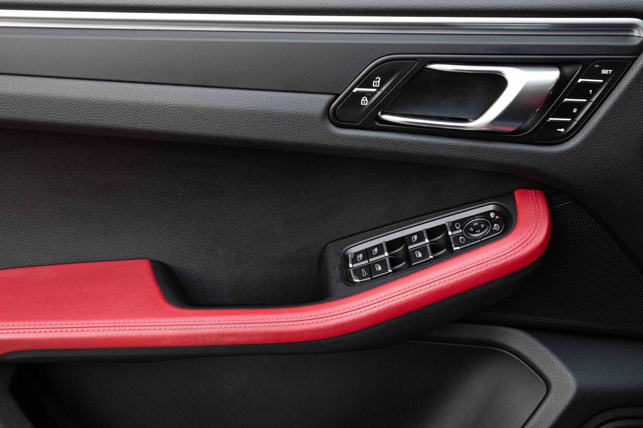 Porsche Macan Macan STD | 3,428 P.M | 0% Downpayment | IMMACULATE MACAN | SAPPHIRE BLUE!