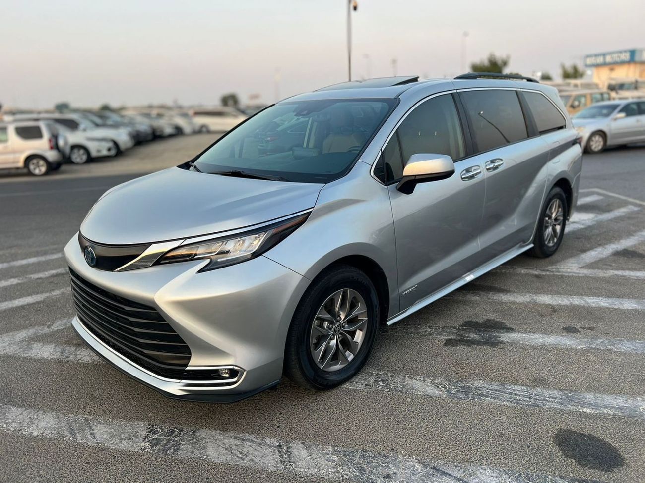 Toyota Sienna 2021 Toyota Sienna, Xle Hybrid + Sunroof + Leather & Electric Seats + Push Start + Doors Open Close 