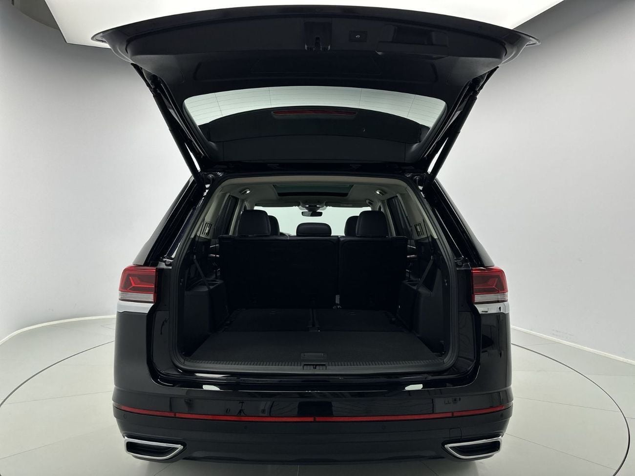 Volkswagen Teramont Comfortline 3.6L (Ref#37211) / 39,100 AED SAVINGS from New Car