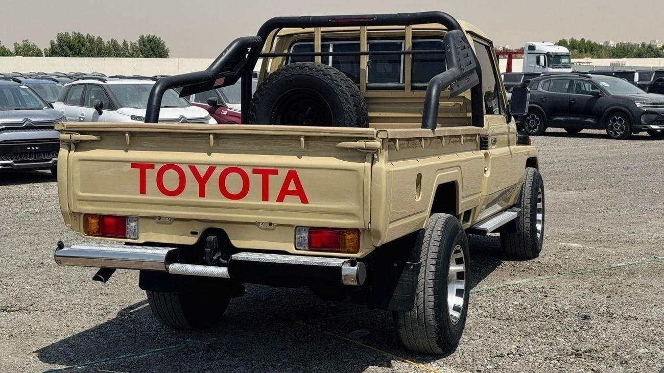 Toyota Land Cruiser Pick Up SINGLE CABIN | MANUAL TRANSMISSION | LHD | 4.5L PETROL ENGINE | 1995 | 4 X 4 | SPORTS BAR