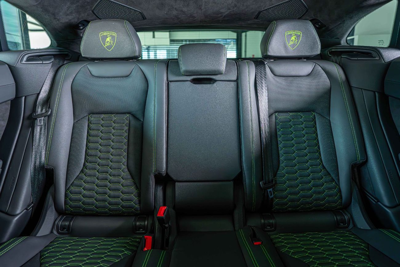 Lamborghini Urus S 4.0T V8 Special Color-23 Inch High Gloss Black Rims-Black Exhaust Tail Pipes