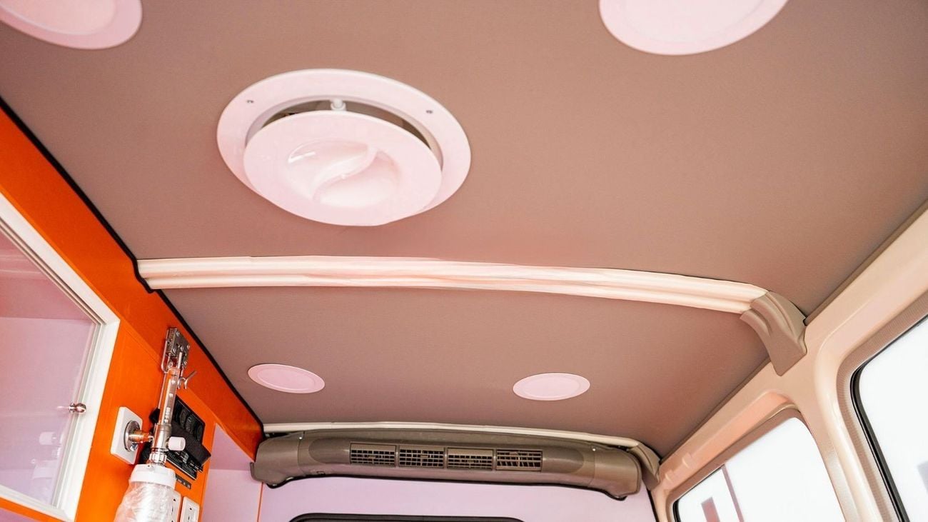 Toyota Land Cruiser 70 TOYOTA LAND CRUISER hard top ambulance LC78 4.2D MT MY2024