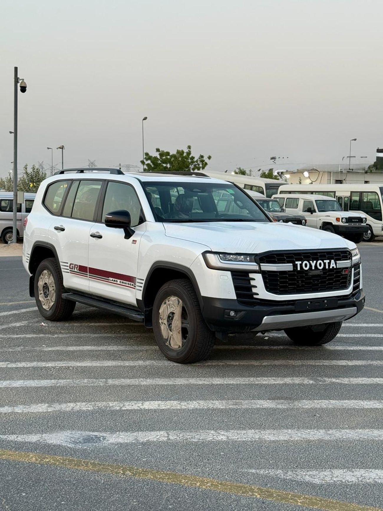 تويوتا لاند كروزر Toyota Land Cruiser GR Sport 3.5L 2025 White