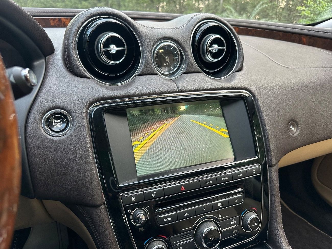 جاكوار XJL 3.0L V6 340 HP | 2014 | GCC Specs | Long Wheelbase Luxury Sedan | 125000 KM | Excellent Condition