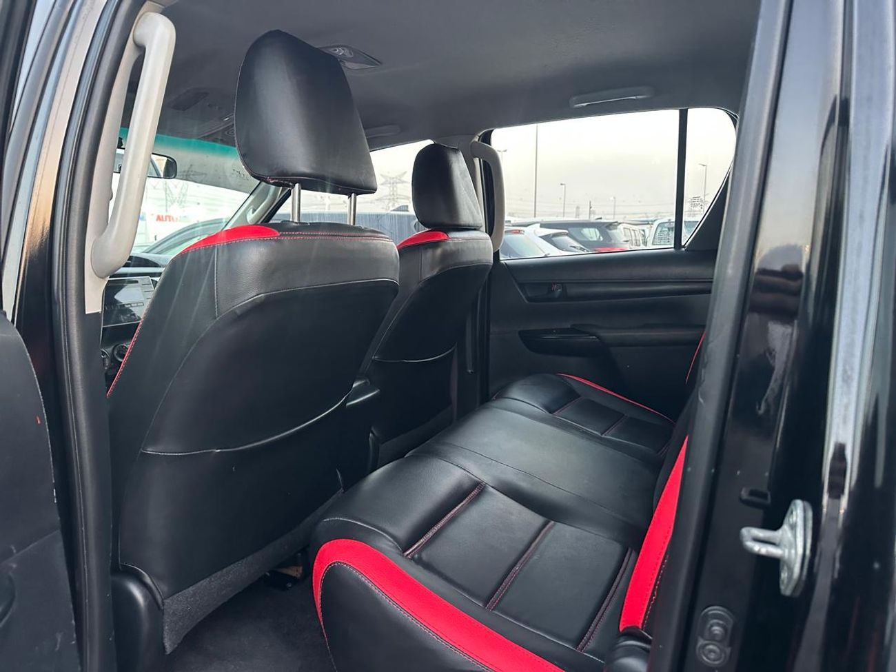 تويوتا هيلوكس GLX 2.7L Double Cab Utility A/T