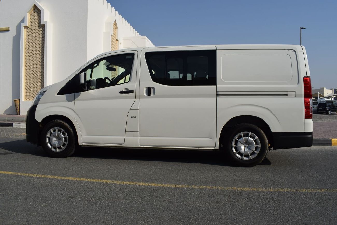 Toyota Hiace GL - Standard Roof Toyota Hiace 3.5 Ltr 6 seater van, model:2020. Excellent condition