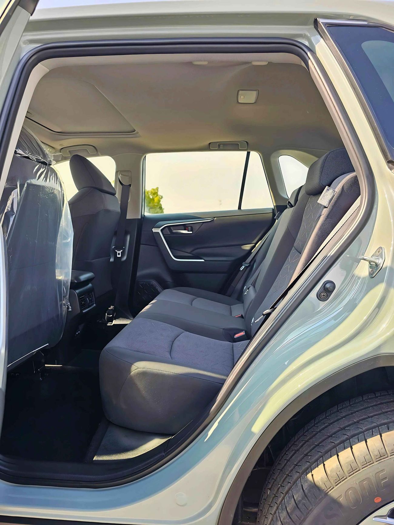 تويوتا راف ٤ Limited | 2.5L Petrol | Full Option With Sunroof | MY2024