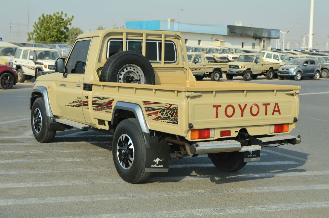 تويوتا لاند كروزر بيك آب Toyota Land Cruiser Pick-Up Single Cabin Year: 2018 Color: Beige