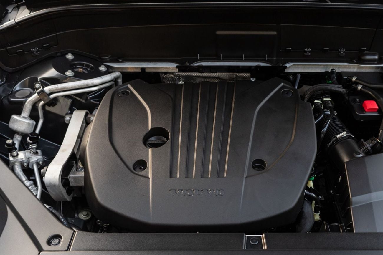 فولفو XC 90 MOMENTUM