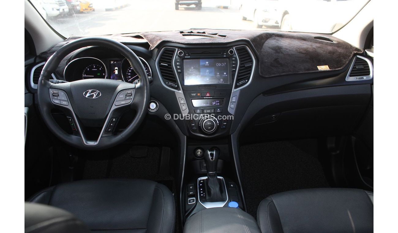 Hyundai Santa Fe Hyundai Santa Fe 2017 imported papers from Korea customs in excellent condition