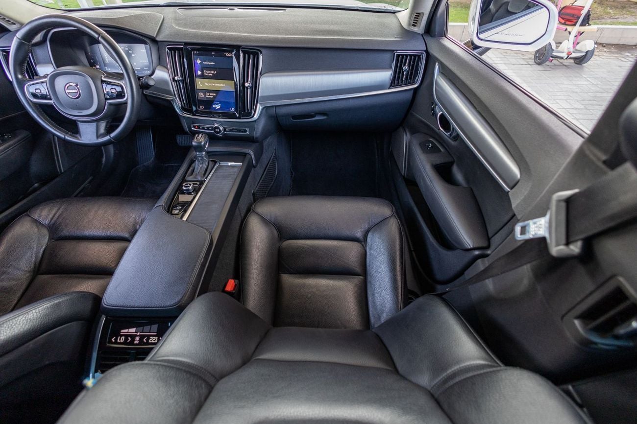 Volvo S90 Momentum 2.0L