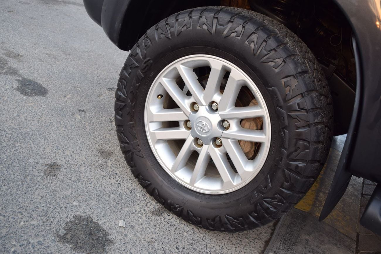 تويوتا هيلوكس DLX 4x4 Diesel 3.0L Right Hand (Export Only)