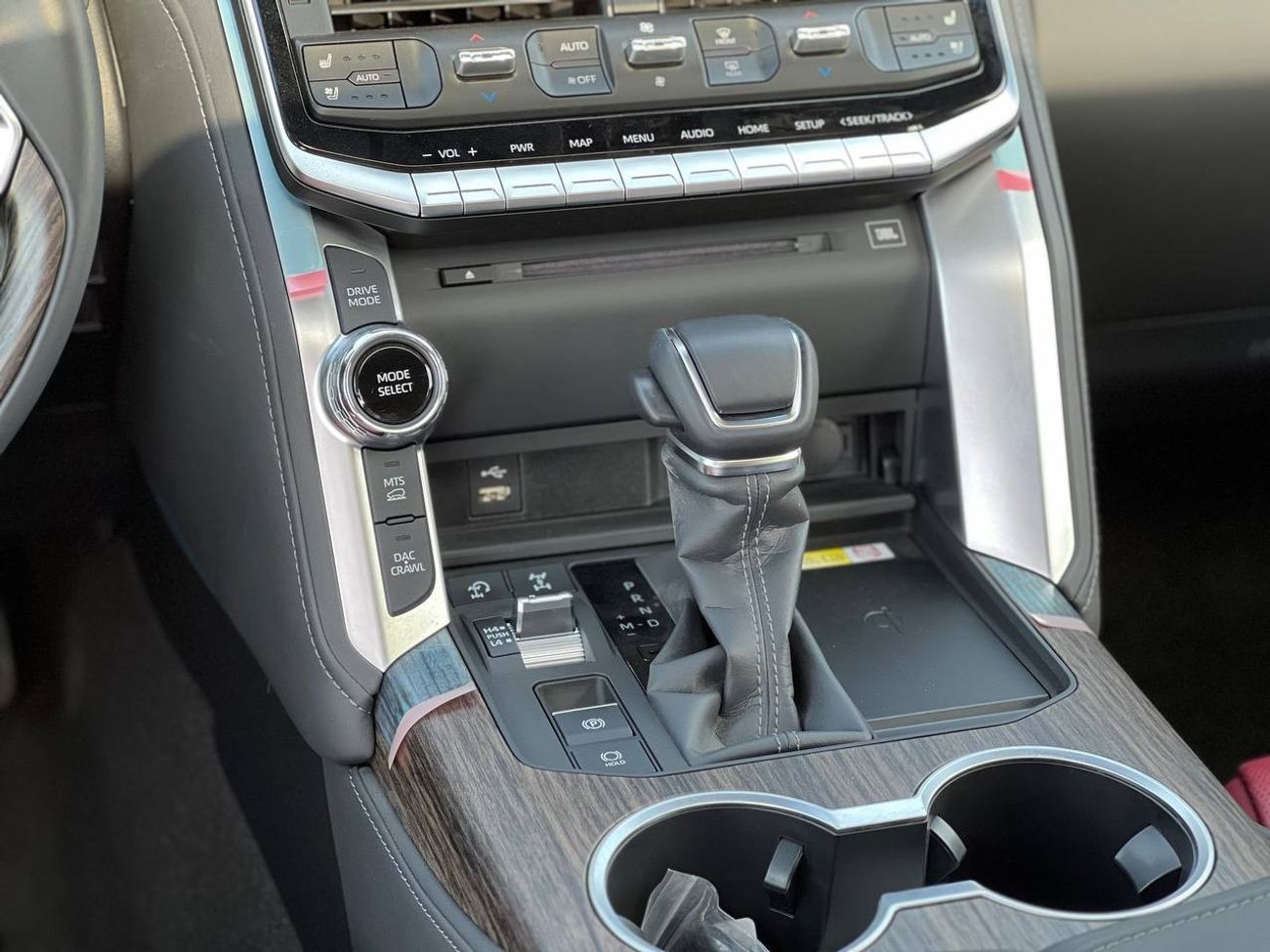 Toyota Land Cruiser VXR 3.5L TWIN TURBO PTR A/T // 2024 // FULL OPTION WITH 360 CAMERA COOLING & HEATED SEATS // SPECIAL