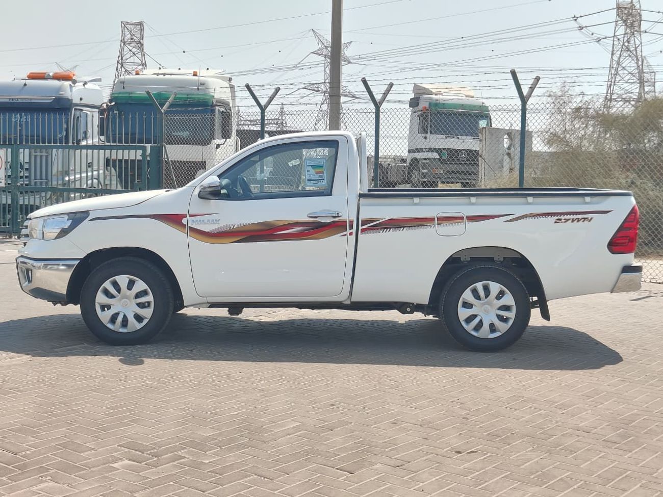 تويوتا هيلوكس TOYOTA HILUX SINGLE CABIN 2.7L Petrol Manual Transmission 4X2