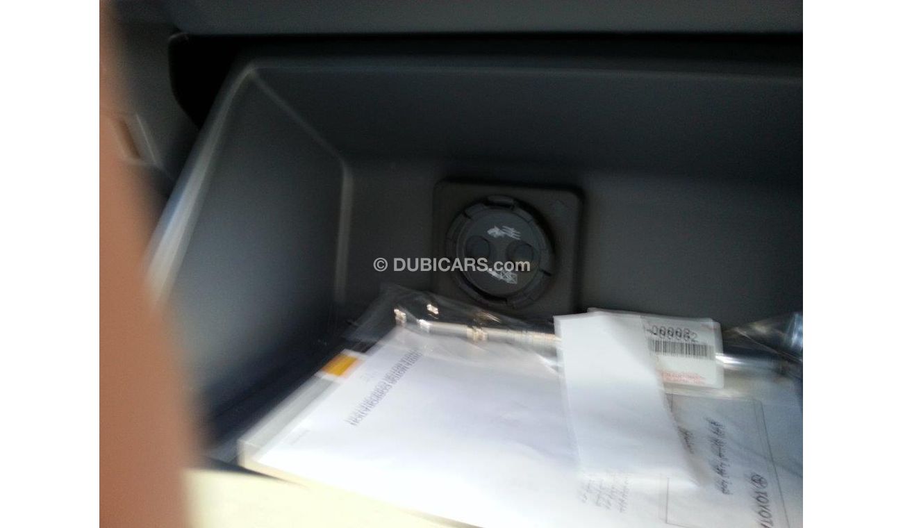 تويوتا لاند كروزر Hard Top 76 LX 10, Petrol engine, 10 Seats