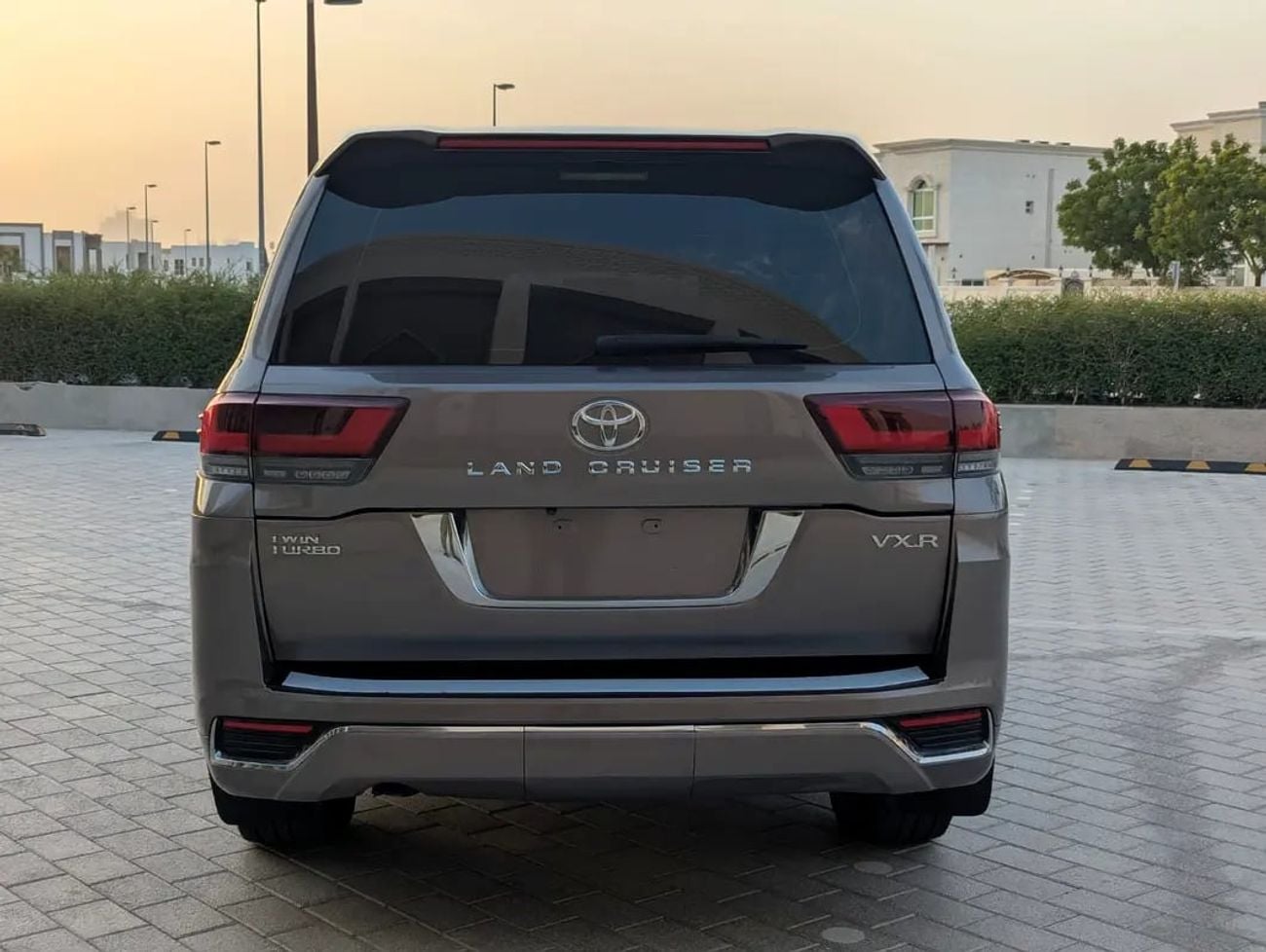 Toyota Land Cruiser VXR Facelifted With Interior and Exterior GCC Specs | Well Maintained
