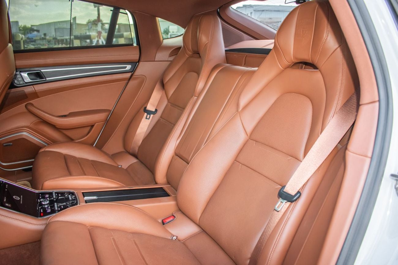 Porsche Panamera 4 3.0L