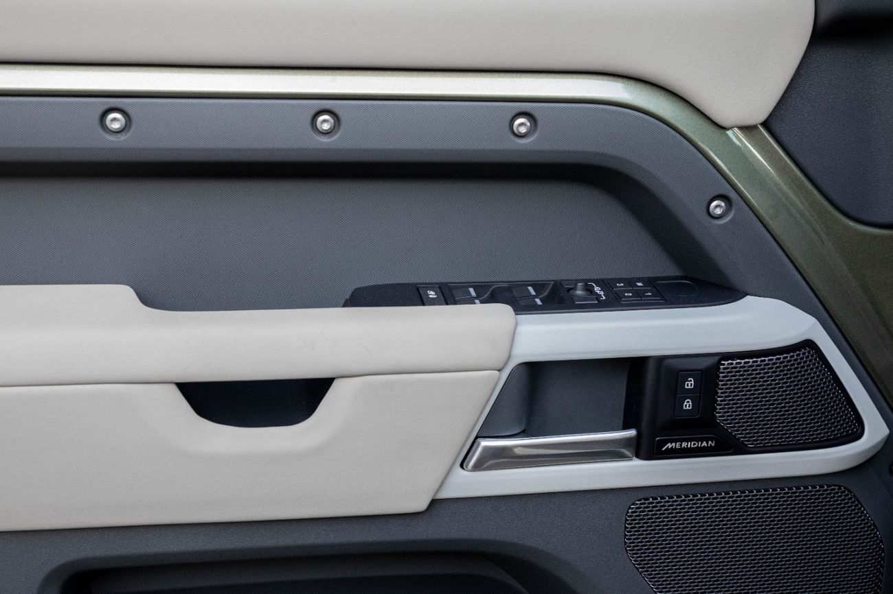 Land Rover Defender 110 P300 | 6,463 P.M | 0% Downpayment | Agency Warranty!