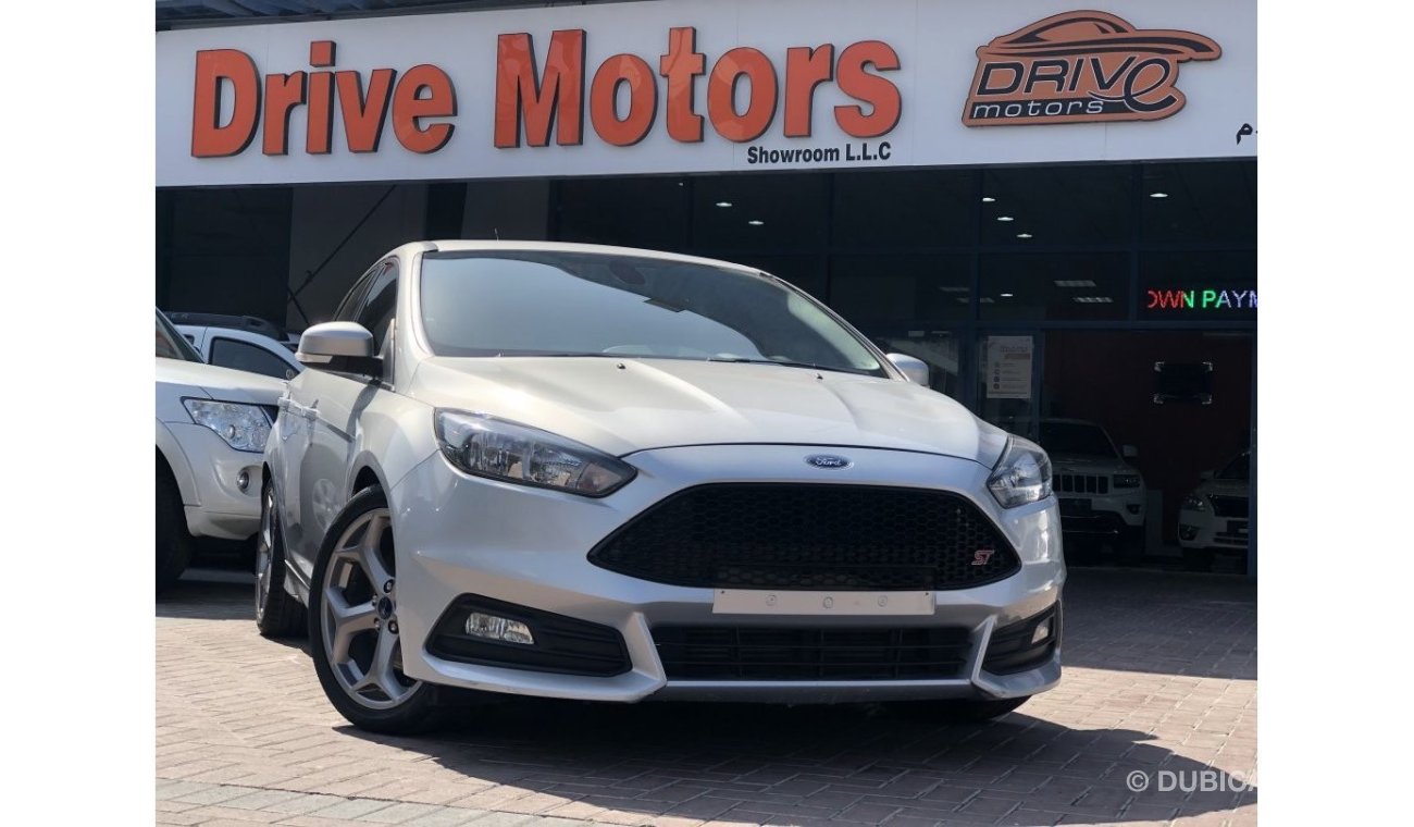 فورد فوكاس FORD FOCUS ST 2016 FULL OPTION ONLY 926X60 MONTHALY FREE UNLIMETED KILOMETER WARRANTY