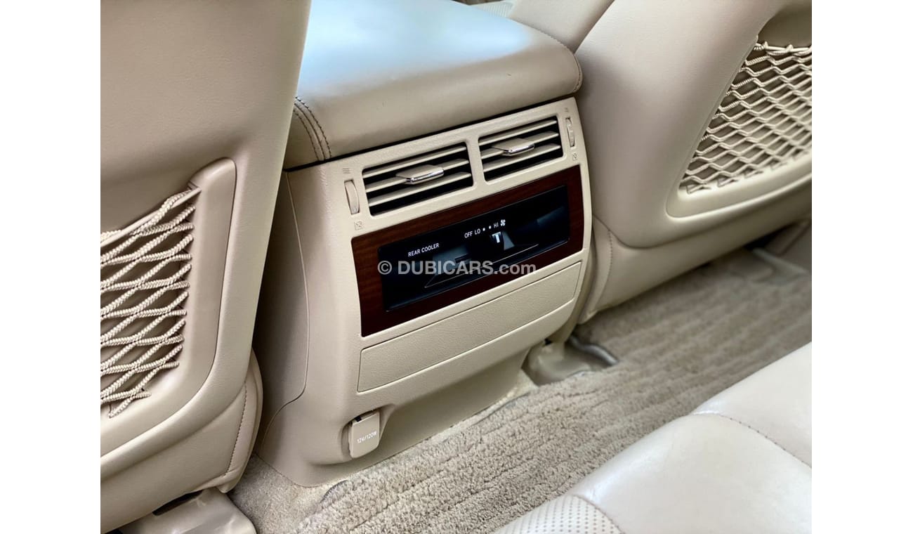 Toyota Land Cruiser GXR V8 5.7