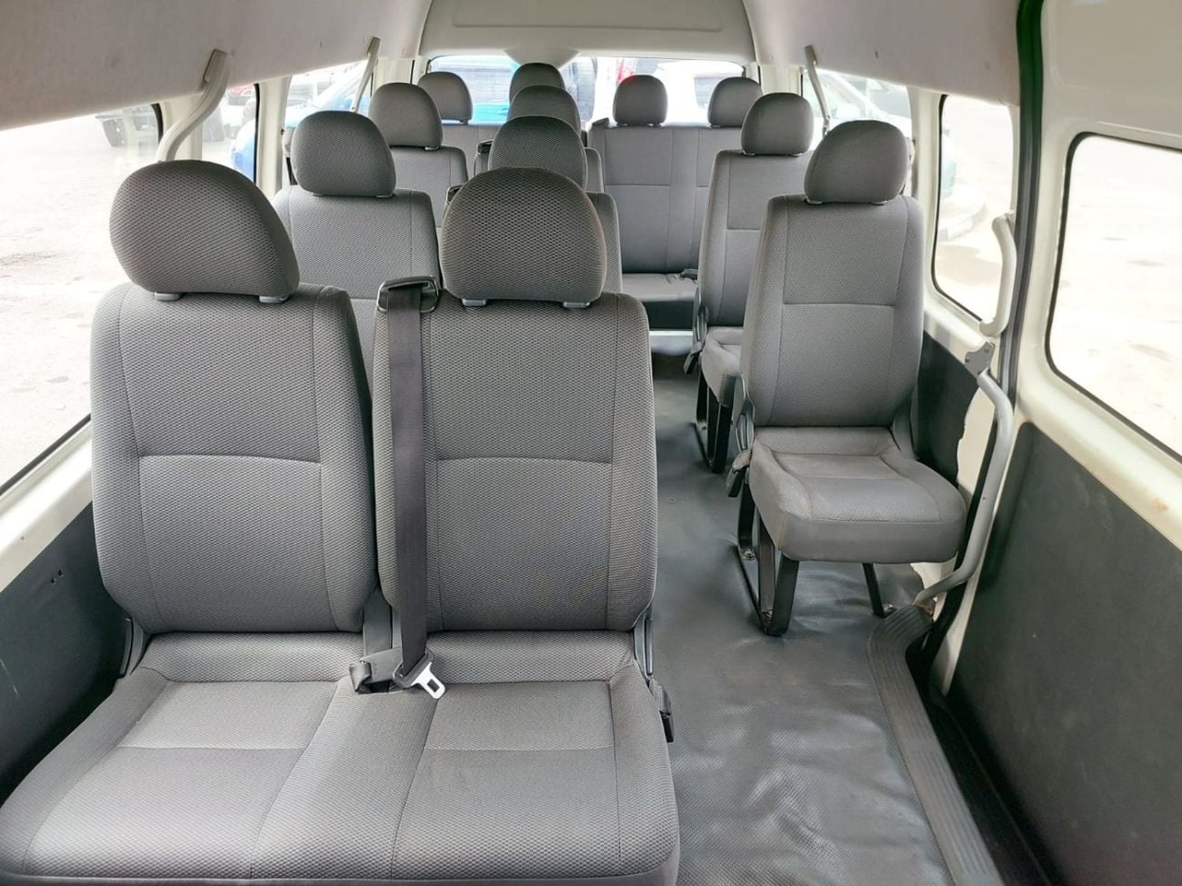 Toyota Hiace TOYOTA HIACE COMMUTER VAN RHD 2018 MODEL 3.0 L DIESEL AUTOMATIC(PM36297)