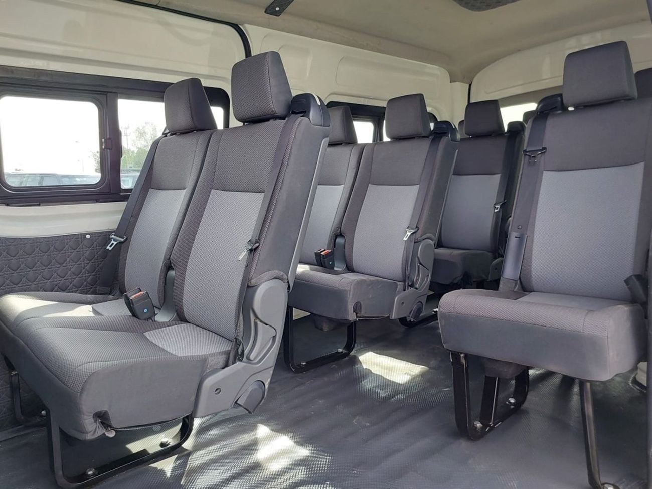 Toyota Hiace (RAMADAN OFFER) TOYOTA HIACE COMMUTER VAN RHD 2020 MODEL 2.8 L DIESEL AUTOMATIC(PM04978)