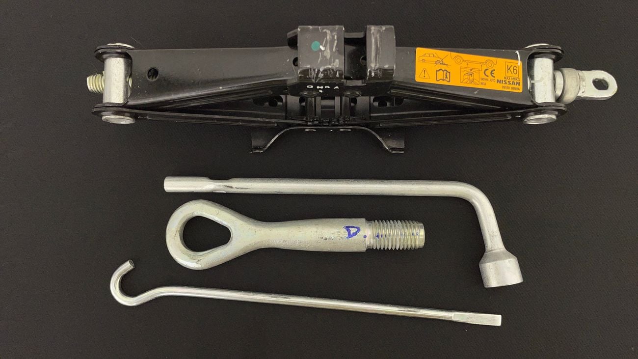 نيسان صني SV 1.5 | بدون دفعة مقدمة | اختبار القيادة في المنزل