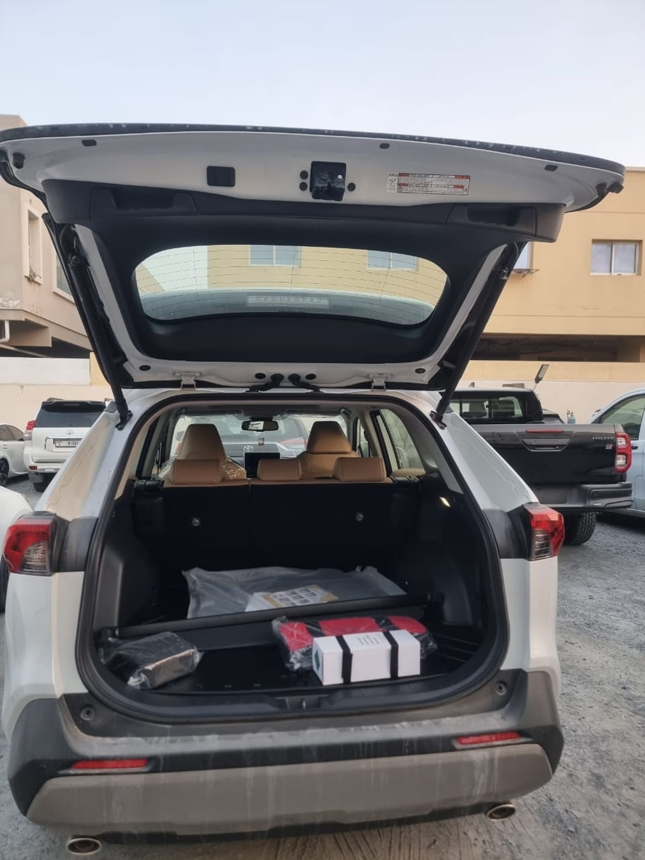 تويوتا راف ٤ LTD HEV 2.5L Hybrid Limited , Electric Seat, Radar, Panoramic Roof, Model 2025 For Export, Saudi Spe