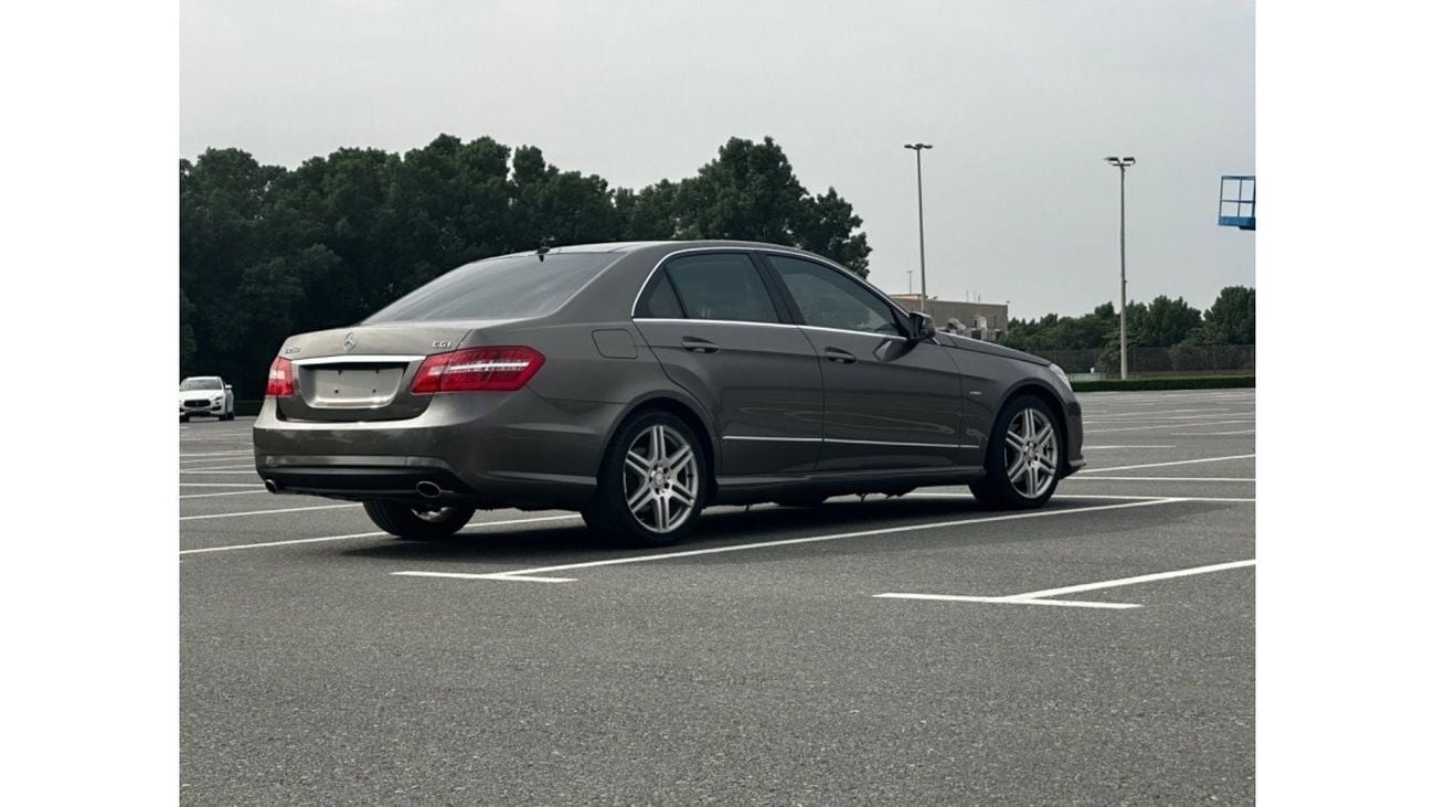 Mercedes-Benz E 250 MODEL 2010 GCC CAR PERFECT CONDITION INSIDE AND OUTSIDE FULL OPTION PANORAMIC ROOF LEATHER SEATS