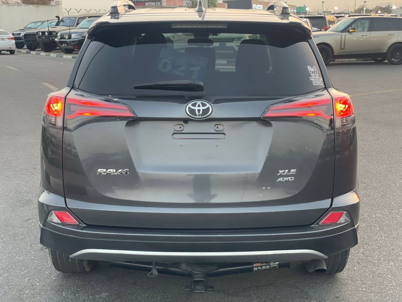Toyota RAV4 2017 Toyota Rav4 XLE 2.5L V4 Full Option - 4x4 AWD - Sunroof
