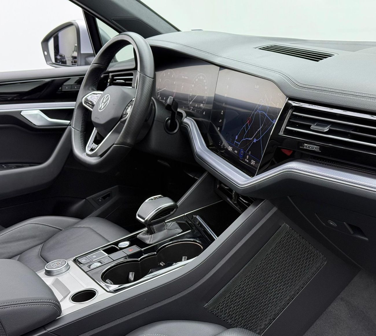 Volkswagen Touareg R-Line 3.0L 4WD 2021 Volkswagen Touareg R-Line, Warranty, Full VW Service History, Excellent Conditi