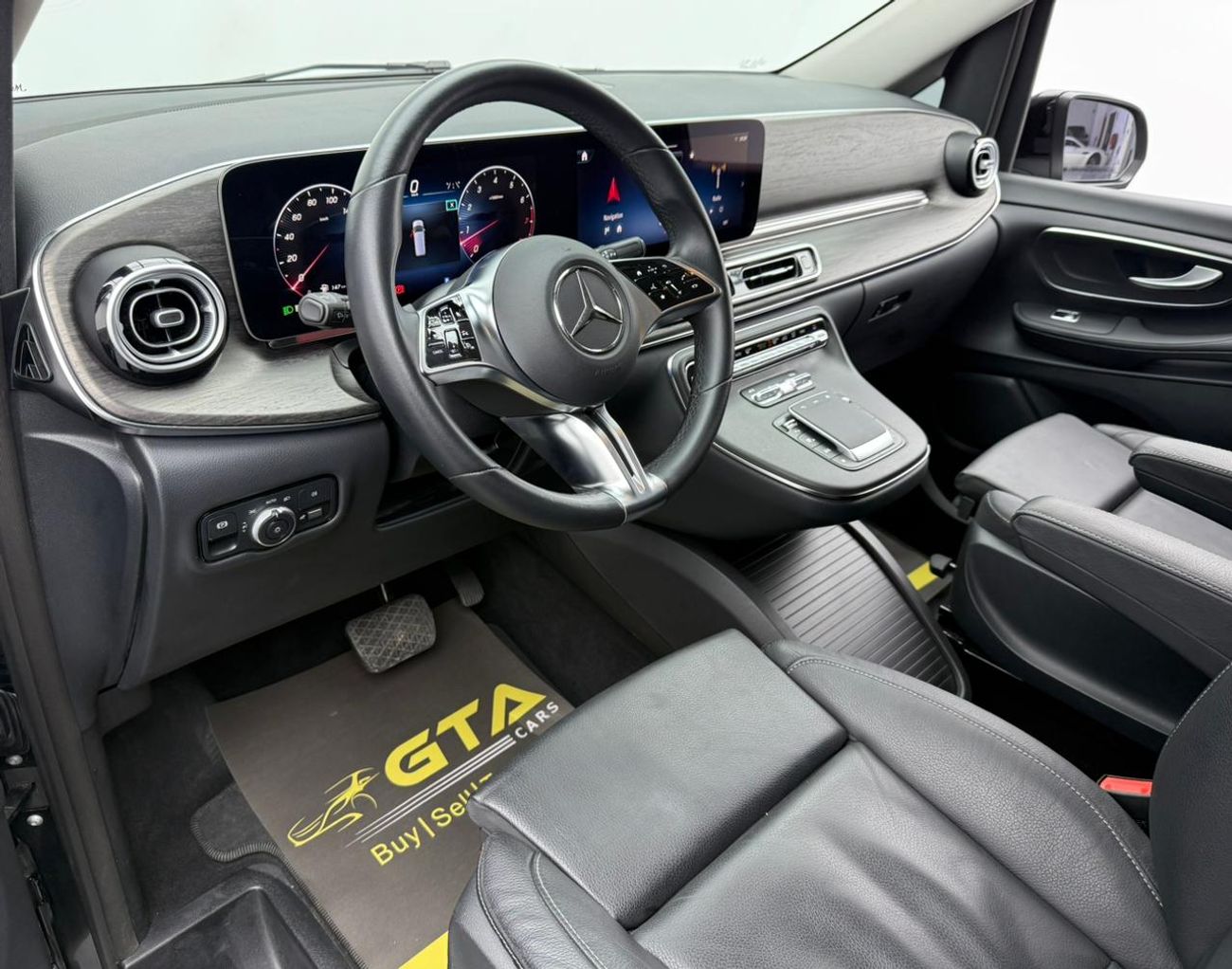 Mercedes-Benz V 300 2025 Mercedes Benz V300, 2026 Mercedes Warranty, Full MB Service History, Excellent Condition, GCC