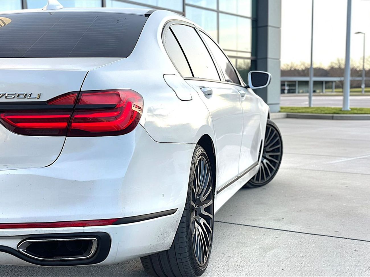 بي أم دبليو 750Li xDrive Executive 4.4L