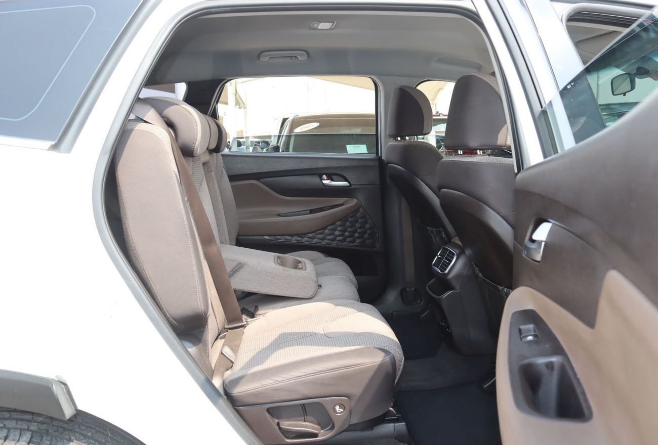 Hyundai Santa Fe GL 2.4L Hyundai Santa Fe - 2019 - GCC - 7 seats - accident-free - 2.4L-low mileage, in excellent con