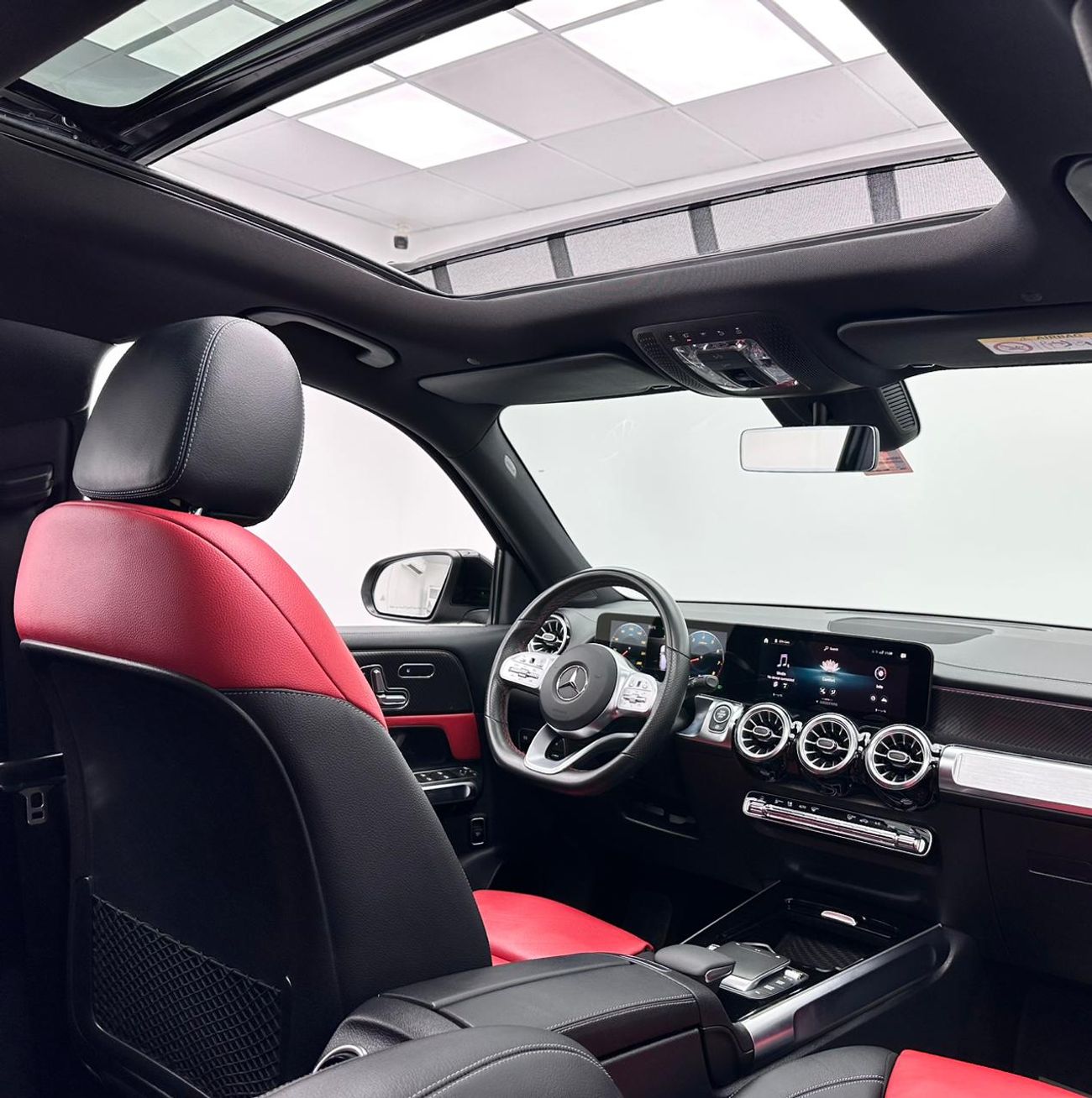 Mercedes-Benz GLB 250 2021 Mercedes-Benz GLB 250 4Matic, June/2026 Mercedes Warranty, Mercedes Full Service History, GCC