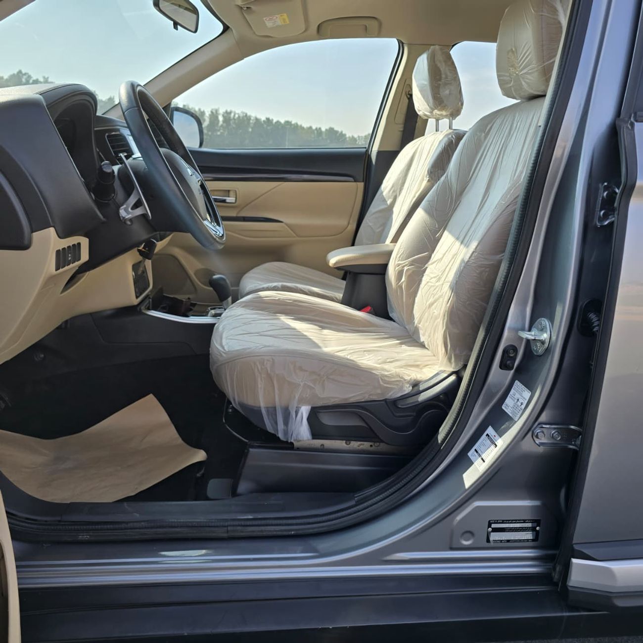 ميتسوبيشي آوتلاندر GLX Basic 2.4L (7 Seater) GLX MID LINE 2.4L (7 Seater)