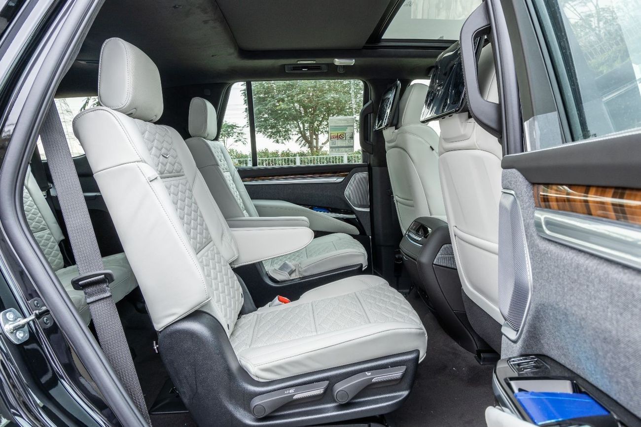 كاديلاك إسكالاد Sport Platinum 6.2L AWD Cadillac Escalade Sport Platinum - 2025 Brand New (Export)