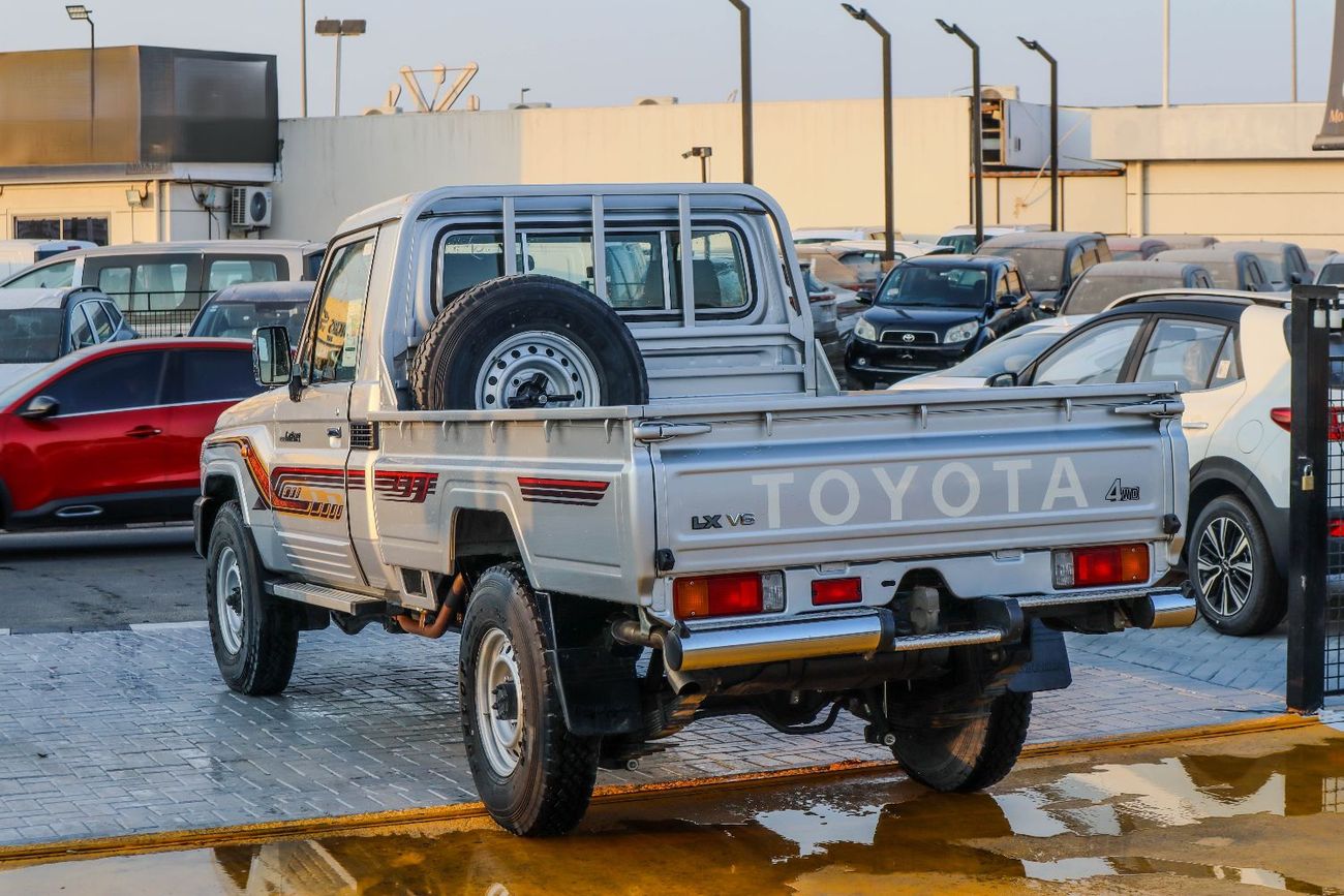 تويوتا لاند كروزر بيك آب Std 4.0L Single Cab Utility 4WD