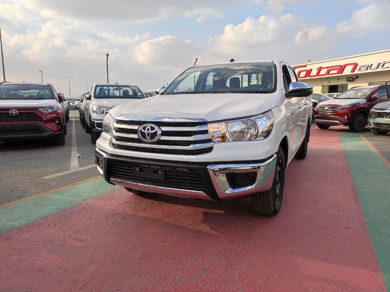 Toyota Hilux Toyota Hilux SR5 Double Cabin  2.4L diesel turbo M/T  2*4 White Color 2026