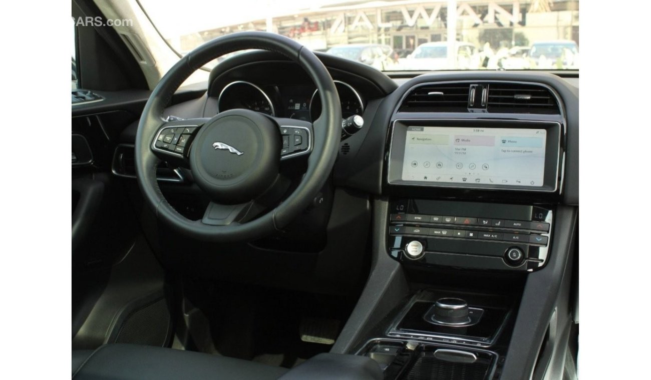 جاكوار F بيس SE