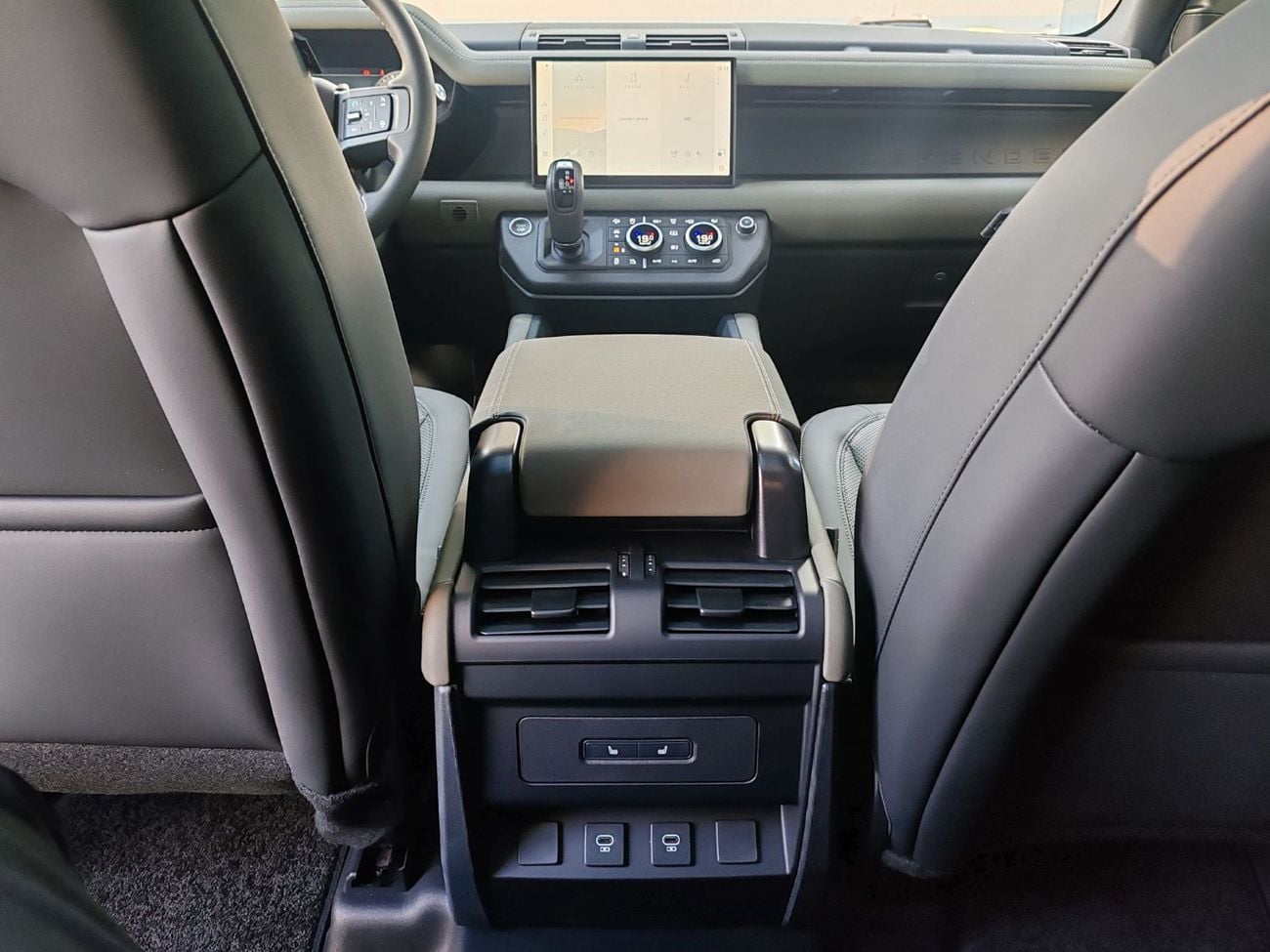 لاند روفر ديفندر P400 110 SE 3.0L (5 Seater)