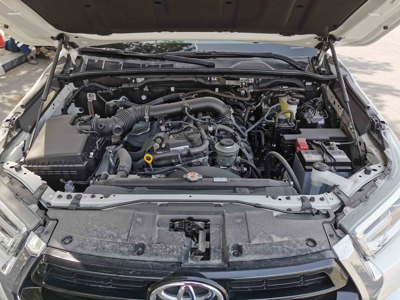 Toyota Hilux 2.7L, Manual, DRL LED Headlights, Rear Bedliner, Bluetooth, DVD, 4WD, Rear Camera (CODE # THFO03)