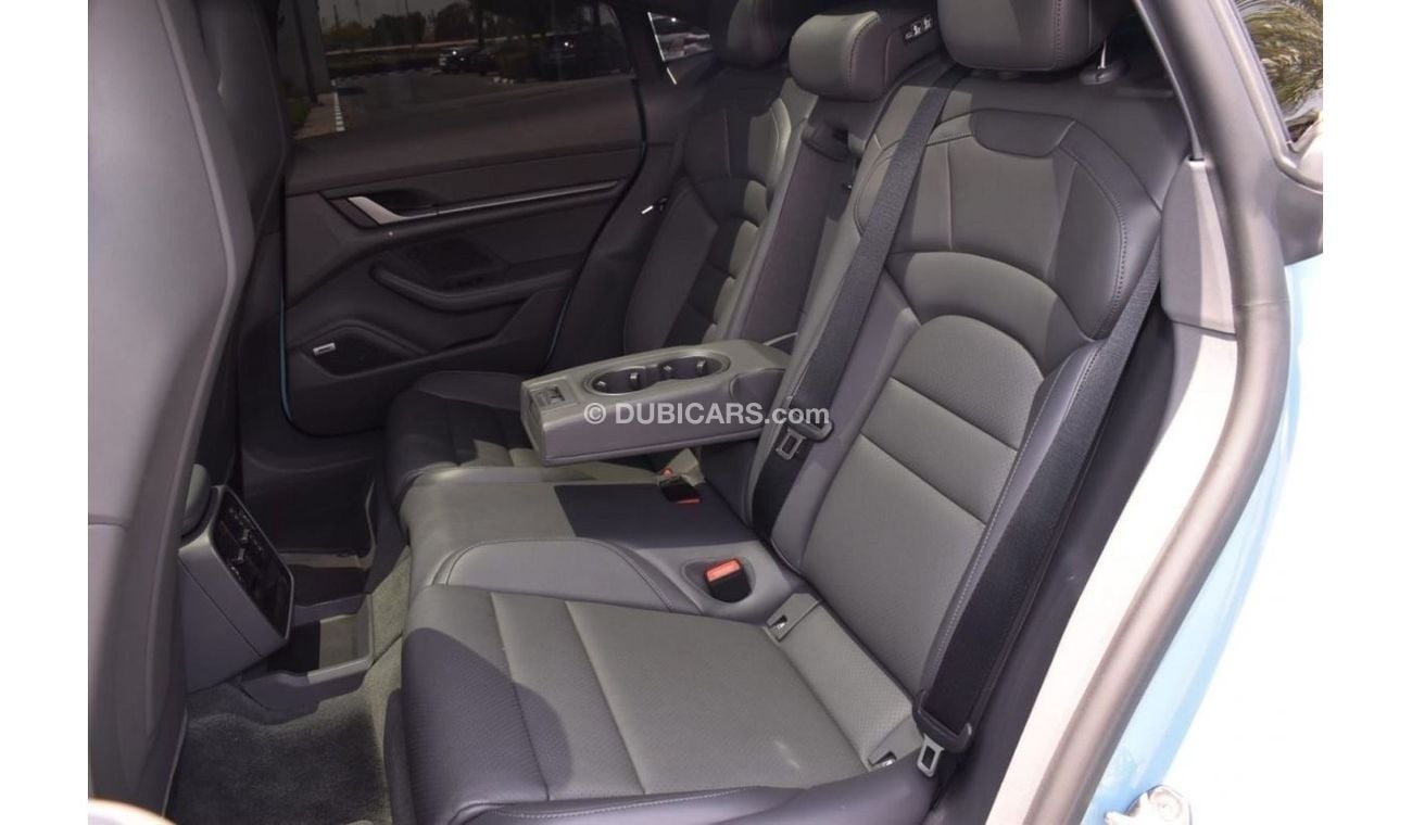 Porsche Taycan 4S Base