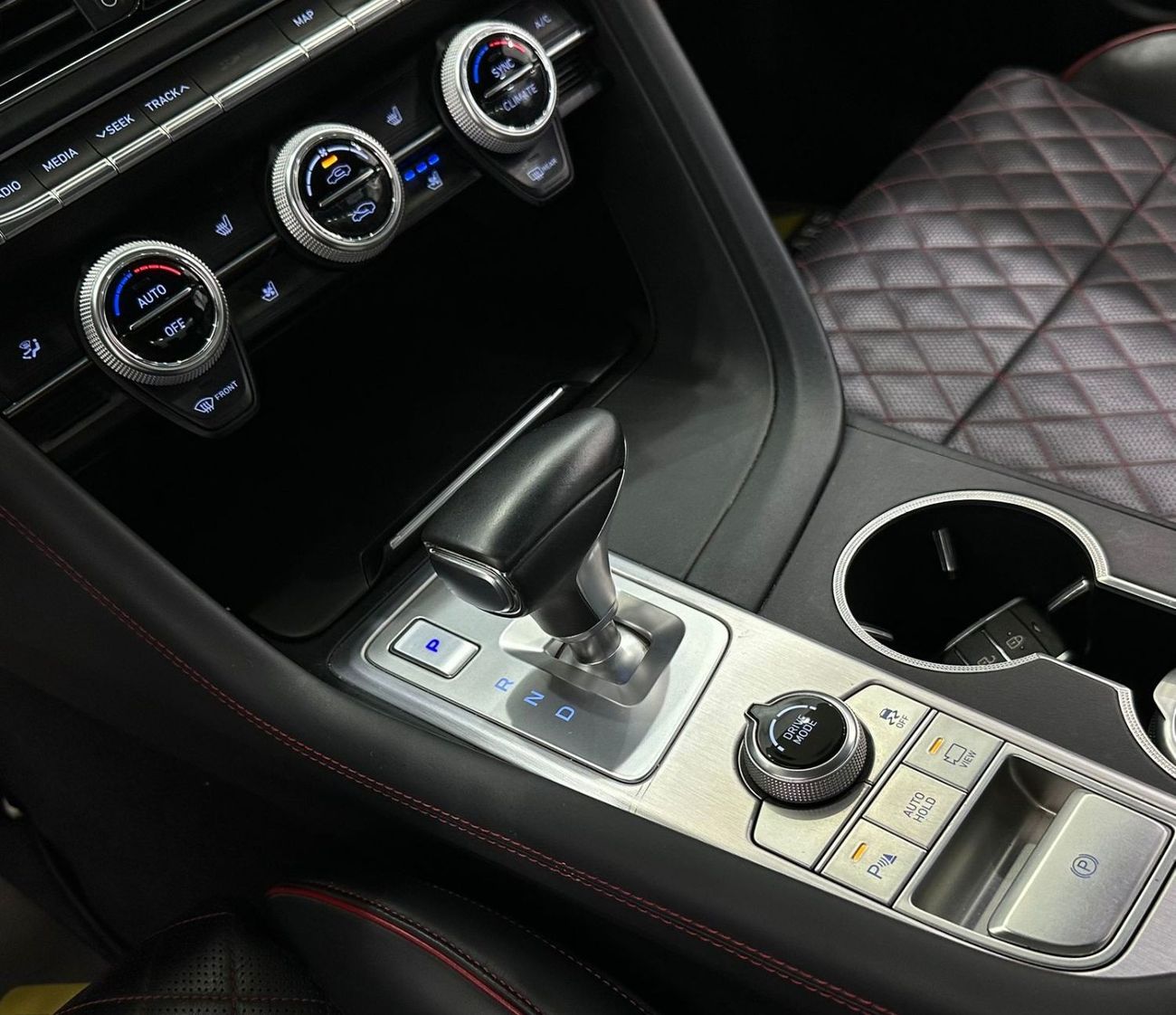 Genesis G70 Royal Sport 2019 Genesis G70, 1 Year Warranty, Full Agency Service History, GCC