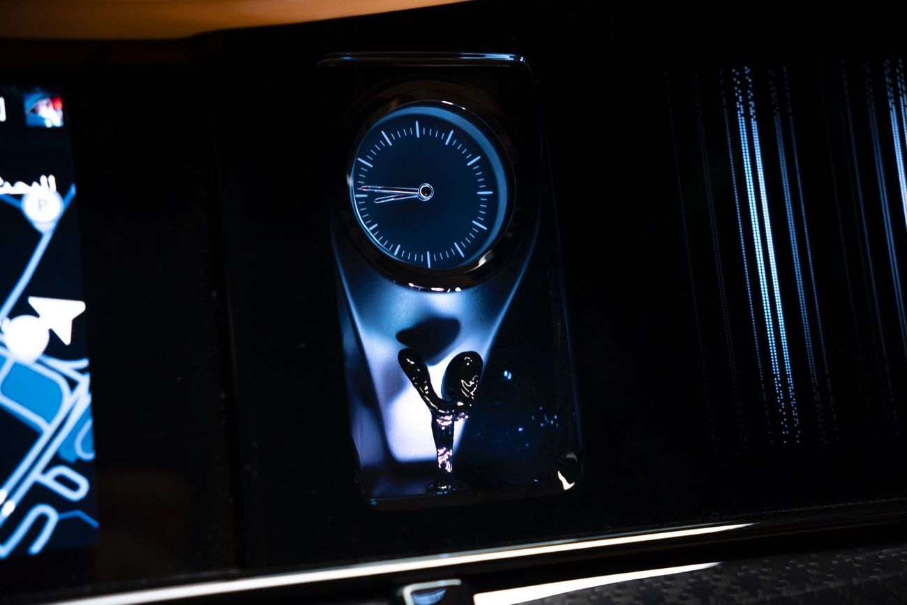 رولز رويس كولينان Rolls Royce cullinan  2025 GCC  Warranty and service AGMC  Black badge  2,900 km