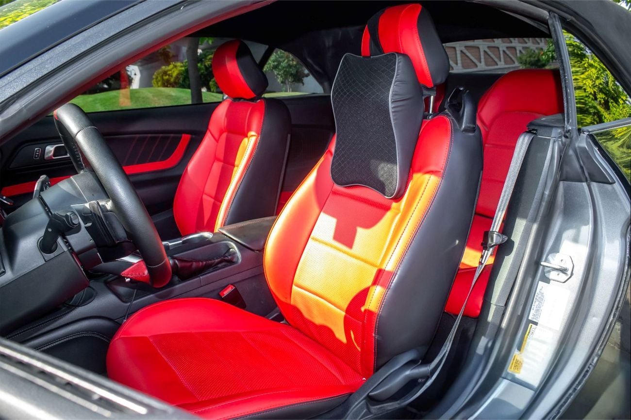 Ford Mustang EcoBoost Premium 2.3L Convertible M/T