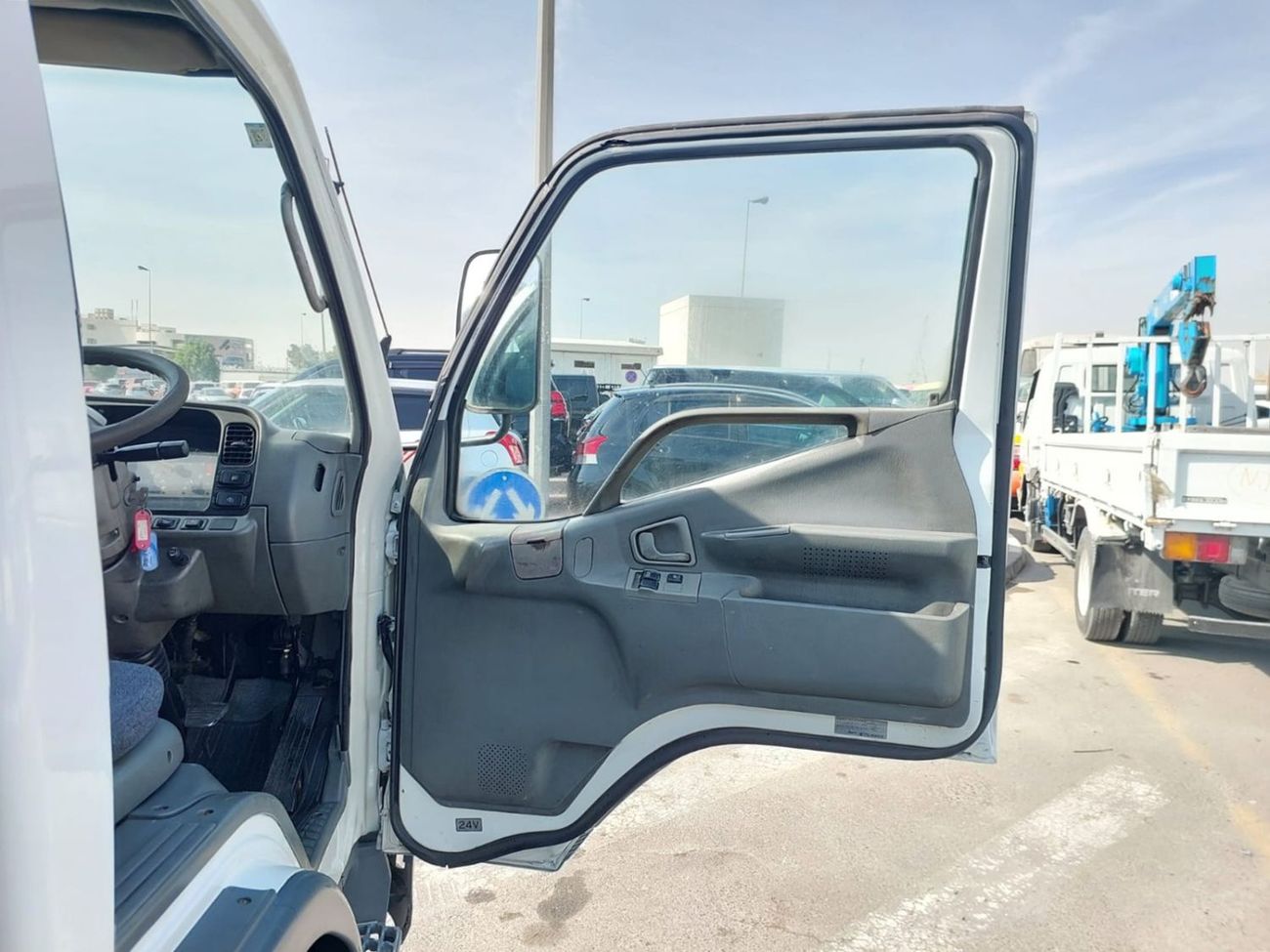 Mitsubishi Fuso Canter MITSUBISHI CANTER TRUCK RHD 1997 MODEL 4.5 L DIESEL MANUAL(PM32294)